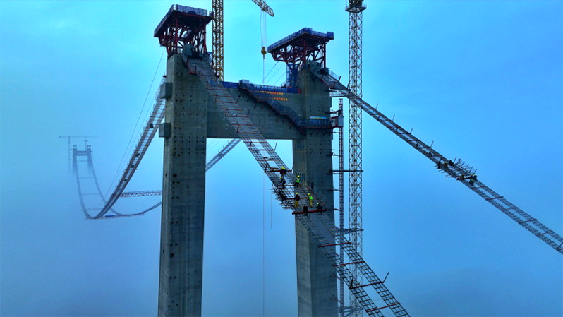 广西最长跨海大桥-滨海公路龙门大桥全面进入主缆架设阶段
